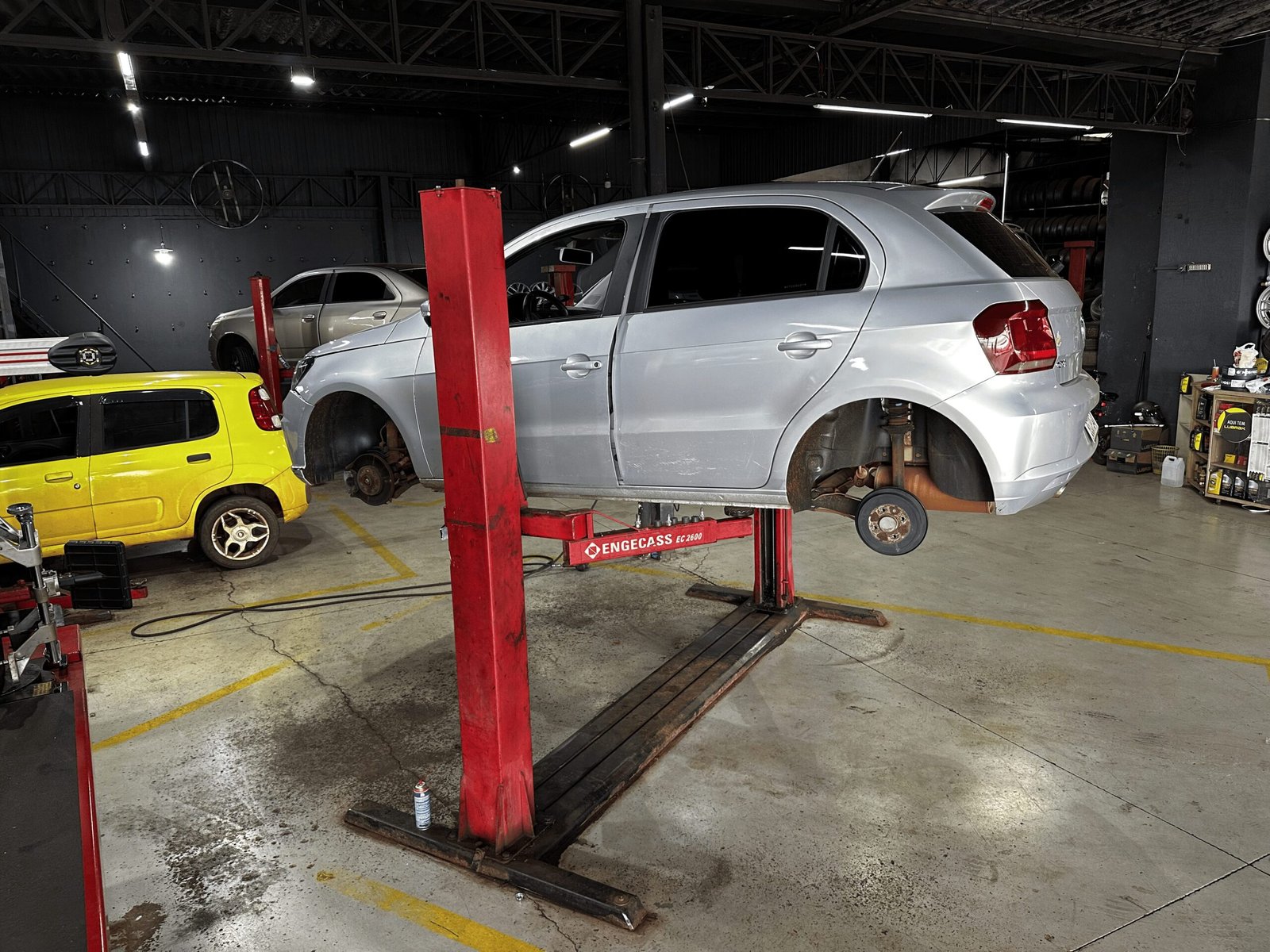 Veículo em manutenção na Aldocar Auto Center