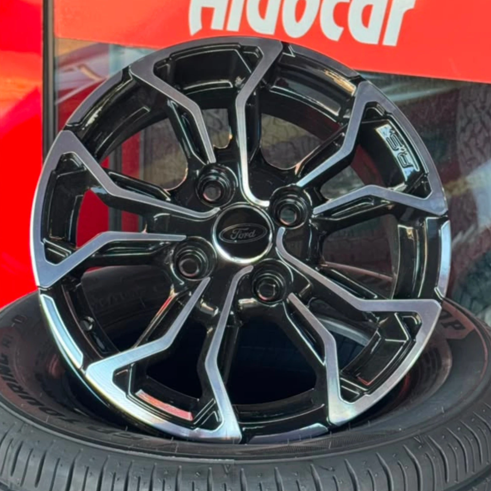 Roda KRMAI M16 modelo Ford Ka Freestyle preta diamantada na Aldocar Auto Center